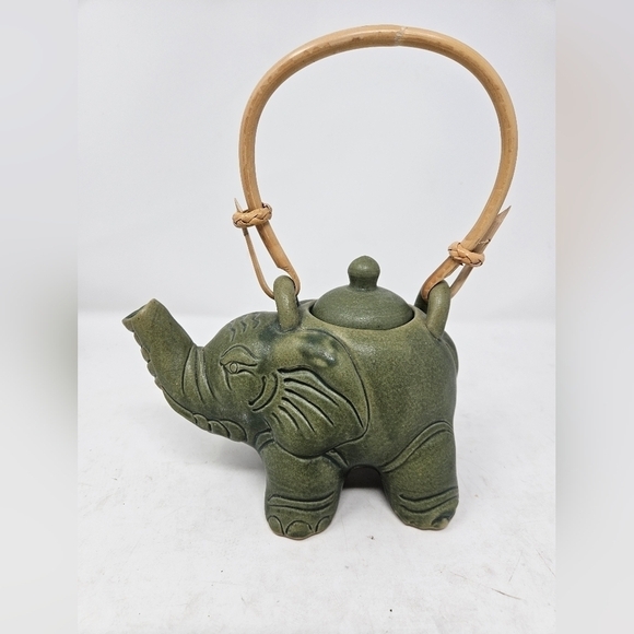 Elephant tea pot